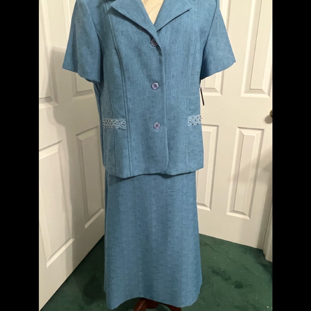 BLACK FRIDAY SALE 
Sag Harbor Suit